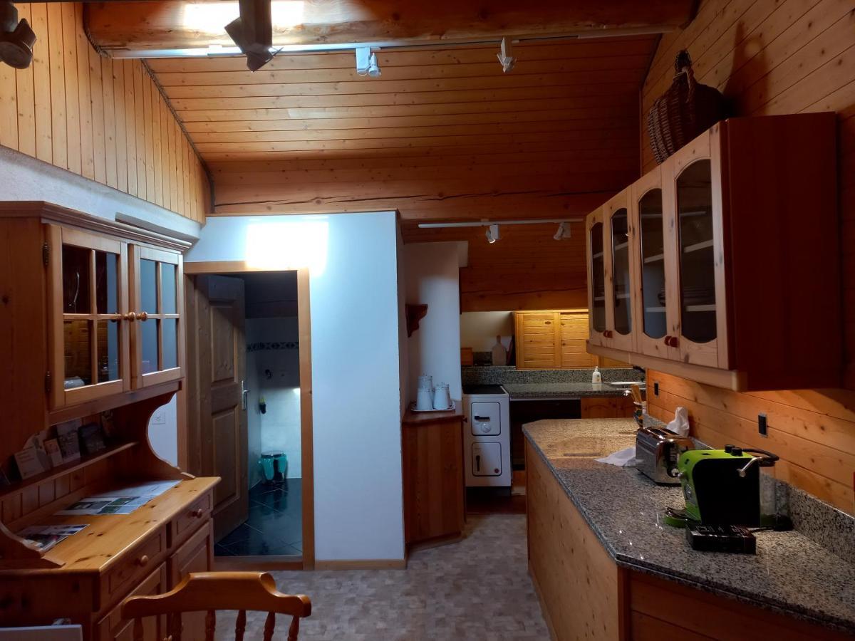 Confortevole Mansarda Di Montagna Poschiavo Luaran gambar